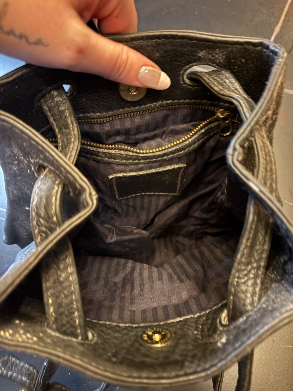 Garage Blowout Vintage Black Pebbled Leather Drawstring Backpack Bag - Picture 6 of 7